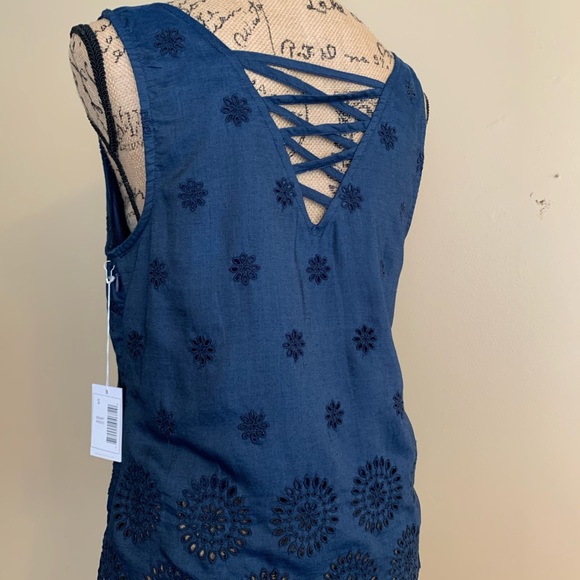 ECRU BARDOT Beautiful Blue Eyelet embroidered lined Tank in a size Small… - Picture 5 of 15